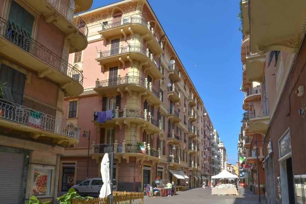Brezza Marina Vadoalmare Immobiliare Apartment Вадо Лигуре Стая снимка
