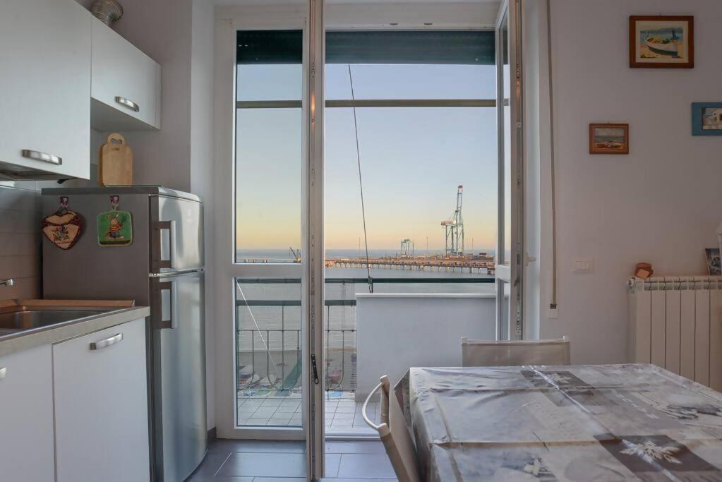 Brezza Marina Vadoalmare Immobiliare Apartment Вадо Лигуре Стая снимка